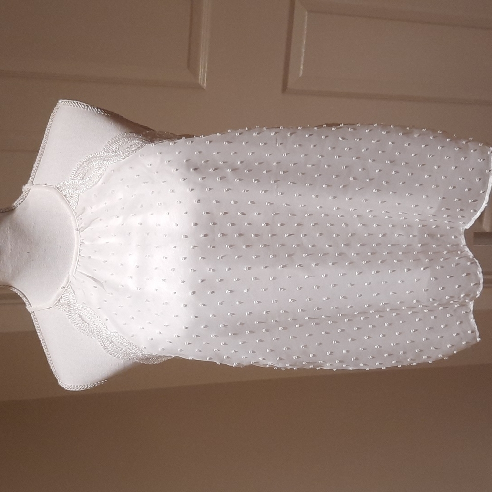Francesca's Mi ami white sleeveless cutaway top.